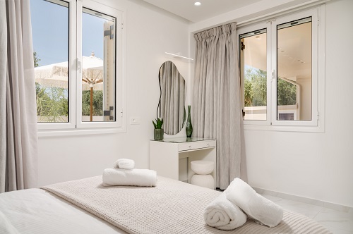 Bedrooms & Bathroom — photo 3