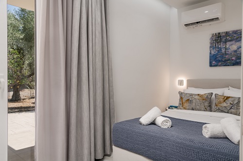 Bedrooms & Bathroom — photo 4
