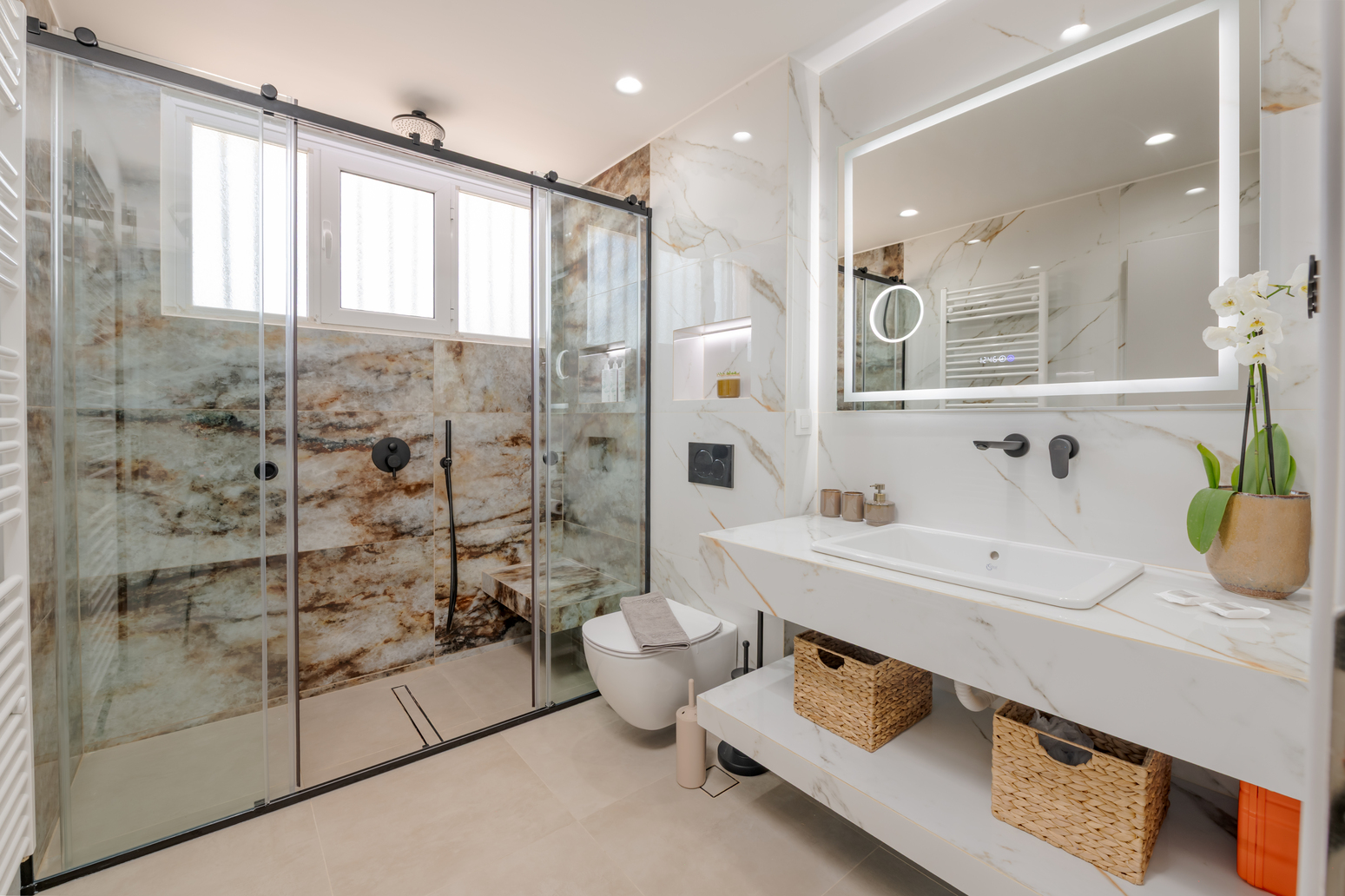 Bedrooms & Bathroom — photo 7