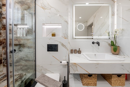Bedrooms & Bathroom — photo 8